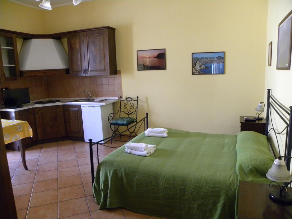 Case Vacanze Albamarina Lipari Szoba fotó